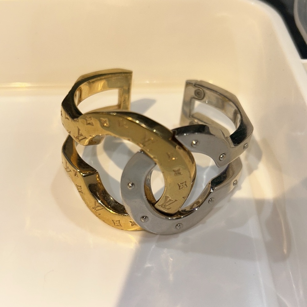 Louis Vuitton clause bracelet 📌 missing back screw checking w LV replacemen - Picture 14 of 14